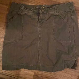 Kuhl skirt size 10, grey, above the knee. Front and back pockets. Gently worn.